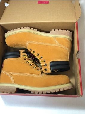 New Levi’s “Fremont Wheat” Men’s Boots 9.5